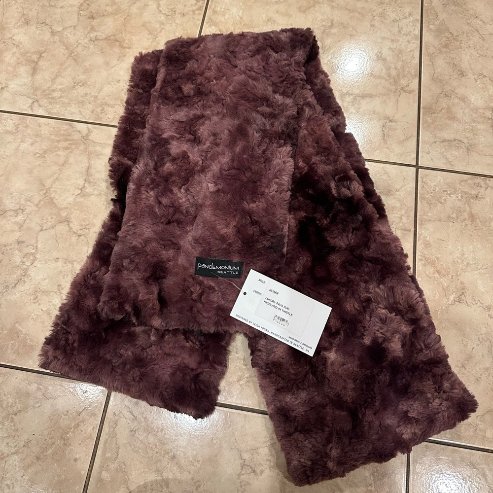Pandemonium millinery faux fur purple scarf